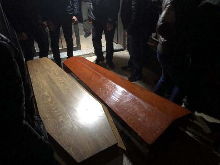 Haber alınamayan hamile anne ile kızı banyoda ölü bulundu -1