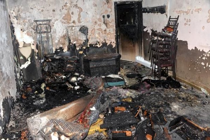 Ev yandı; 7 kişilik aile dumandan etkilendi -1