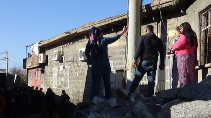 Diyarbakır’da mahalle sakinleri, çevik kuvvet ekibine ’tarihi’ taşlarla saldırdı -5