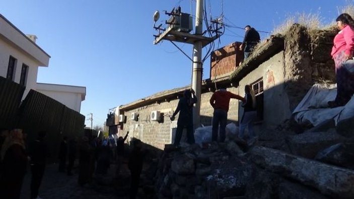 Diyarbakır’da mahalle sakinleri, çevik kuvvet ekibine ’tarihi’ taşlarla saldırdı -6