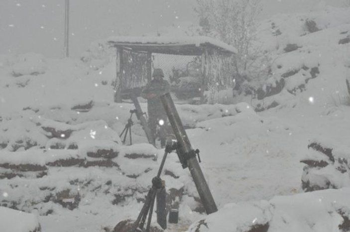 Mehmetçik çetin kış şartlarına rağmen vatan nöbetini sürdürüyor -3