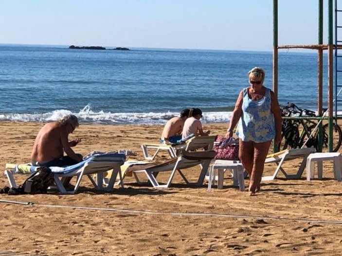 Turistler İncekum Plajının tadını çıkarttı -3