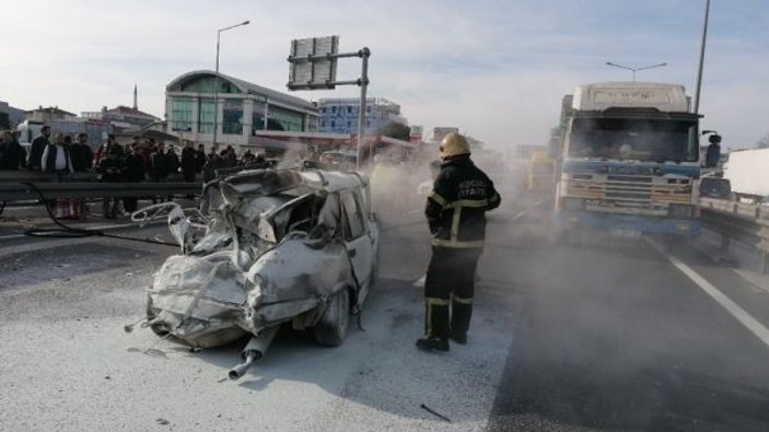 Kazaya karışan araç alev alev yandı: 2 yaralı -1