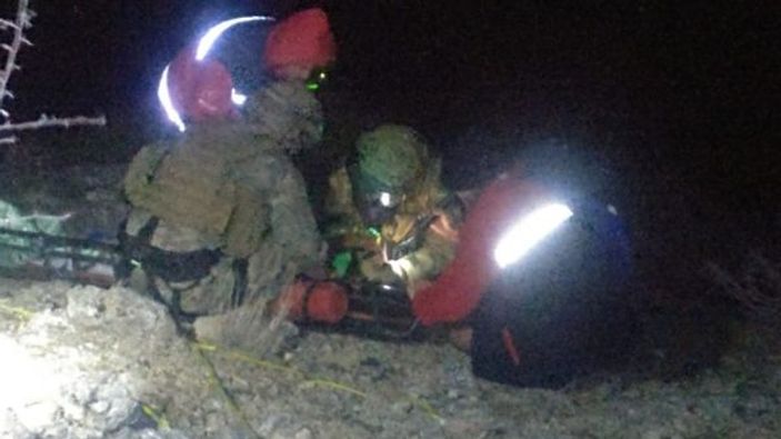 Dağdan düşen bisikletli kurtarıldı -1