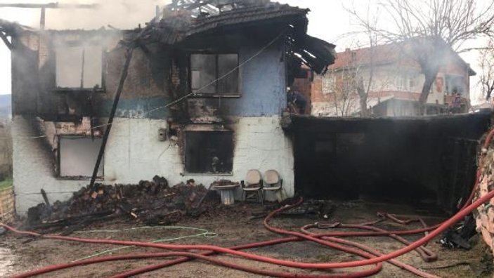 Yangında yaşlı kadın yanarak, öldü -6