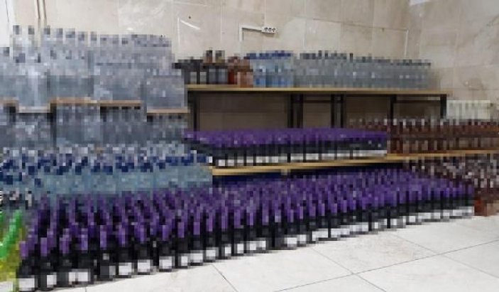 Denizli'de yılbaşı öncesi 2 bin 500 şişe sahte içki ele geçirildi -1