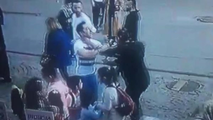 Ümraniye'de yanındaki kadını döven kişiye dayak kamerada -6
