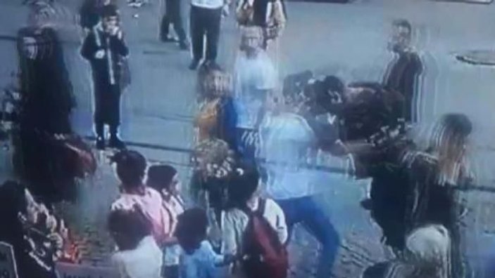 Ümraniye'de yanındaki kadını döven kişiye dayak kamerada -5