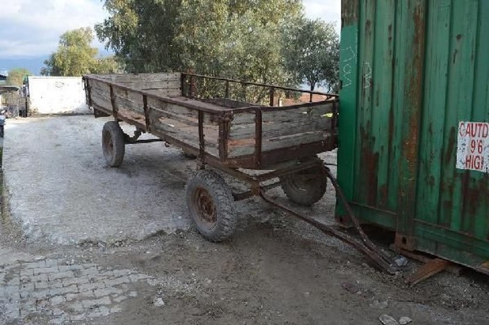 Traktör römorku ile yük konteyneri arasına sıkışan çiftçi öldü -3