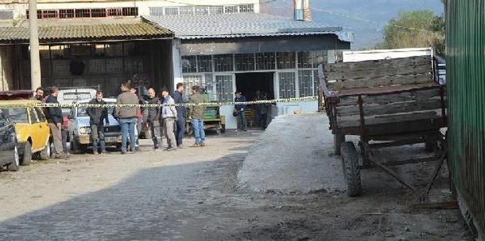 Traktör römorku ile yük konteyneri arasına sıkışan çiftçi öldü -4