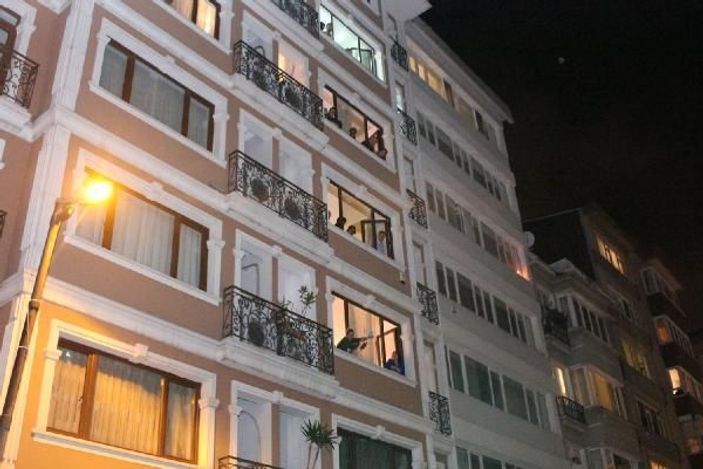 Kurtuluş'ta yeni yıla yola bardak atıp nar kırarak girdiler -4