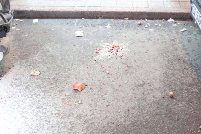 Kurtuluş'ta yeni yıla yola bardak atıp nar kırarak girdiler -10