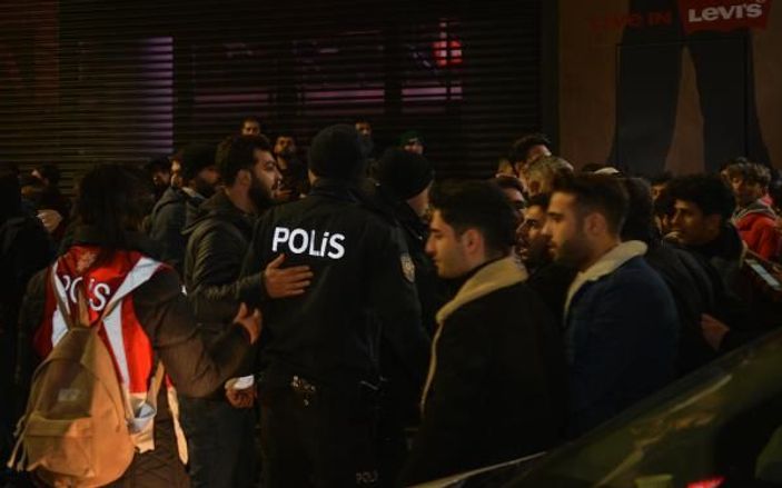 d İstiklal Caddesi'nde yılbaşı eğlencesinde kavga