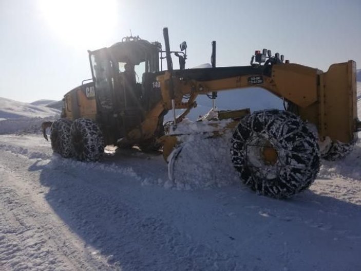 Siirt'te kardan kapanan 32 köy yolu ulaşıma açıldı -2