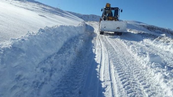 Siirt'te kardan kapanan 32 köy yolu ulaşıma açıldı -4