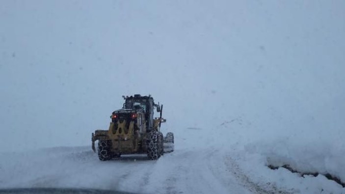 Siirt'te kardan kapanan 32 köy yolu ulaşıma açıldı -1
