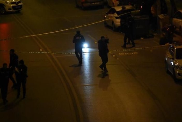 İzmir'de otomobile silahlı saldırı: 2 ölü