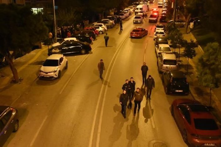 İzmir'de otomobile silahlı saldırı: 2 ölü