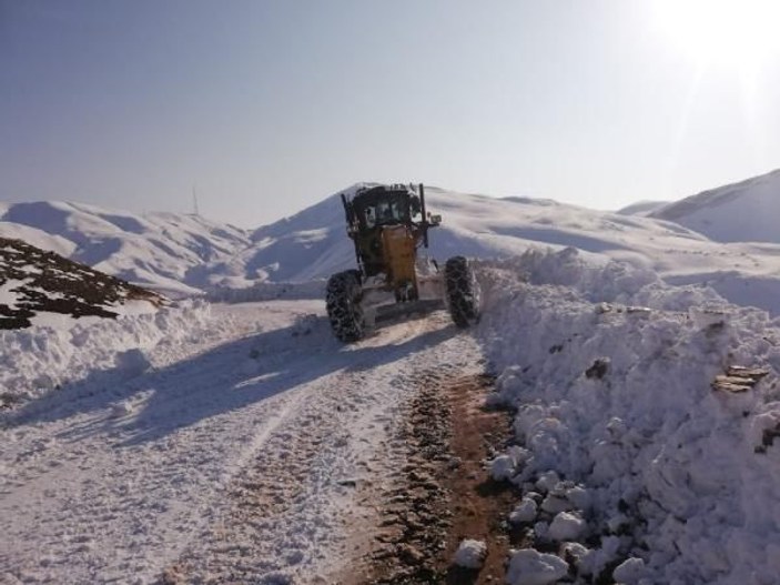 Siirt'te kardan kapanan 32 köy yolu ulaşıma açıldı -3