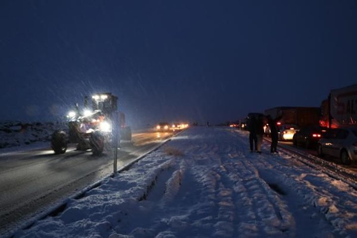 Diyarbakır-Şanlıurfa karayolu kardan kapandı -8