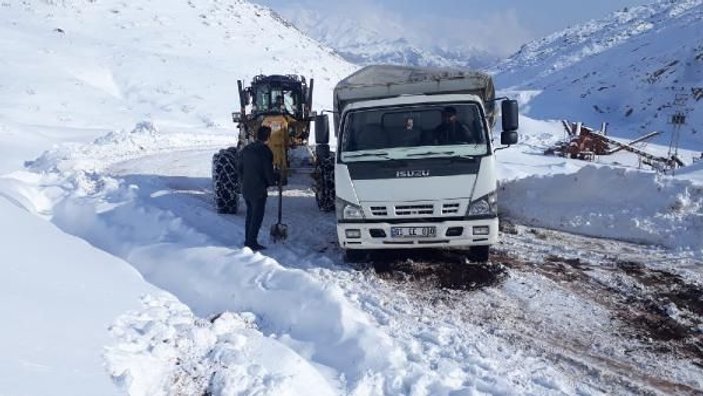 Siirt'te kardan kapanan 32 köy yolu ulaşıma açıldı -5