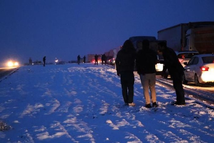 Diyarbakır-Şanlıurfa karayolu kardan kapandı -4