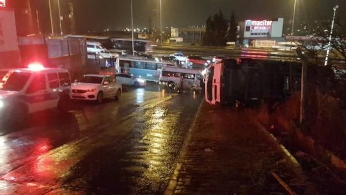 Esenyurt'ta işçi servisi devrildi: 6 kişi hafif yaralandı -4