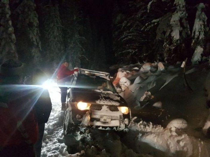 Bolu'da yaylada mahsur kalan 4 kişilik aile kurtarıldı