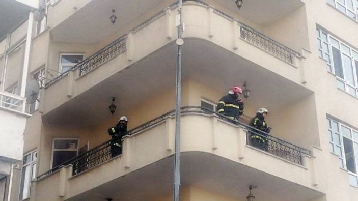 Yangında mahsur kalan aileyi polis ve itfaiye kurtardı -1