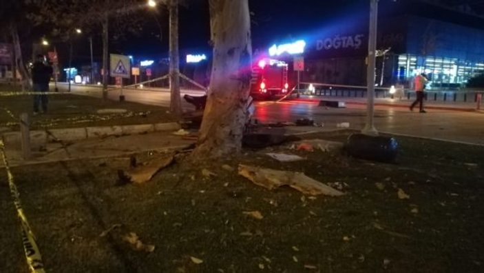 İzmir’de feci kaza... Takla atan araçtan caddeye savruldular: 2 ölü, 1 yaralı -4