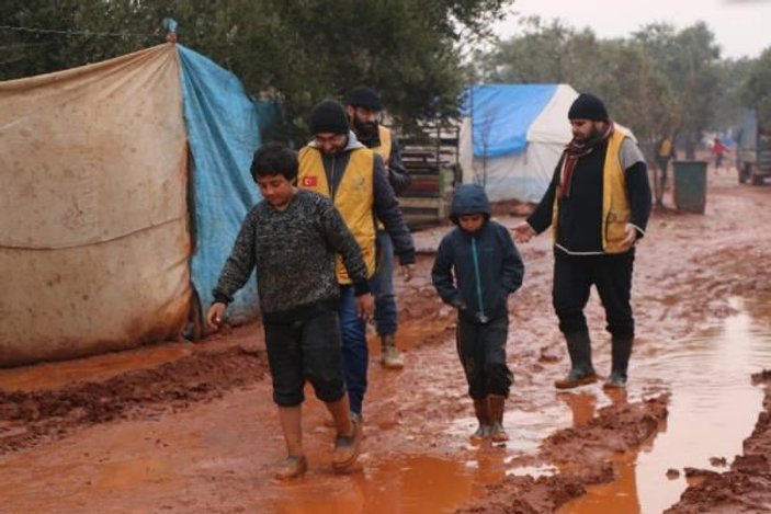 İdlib’den Türkiye sınırına göç edenlerin sayısı 380 bine ulaştı -6