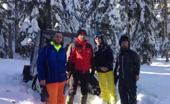 Kartalkaya’da kaybolan 3 kayakçıyı jandarma kurtardı -4