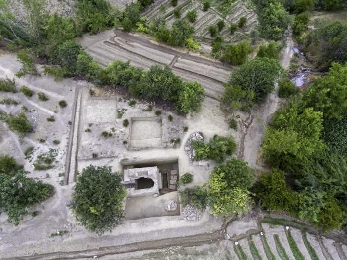 Stadyum yapılacak alanda 2 bin yıllık mezar bulundu