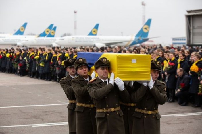 İran cenazeleri Ukrayna’ya teslim etti -1