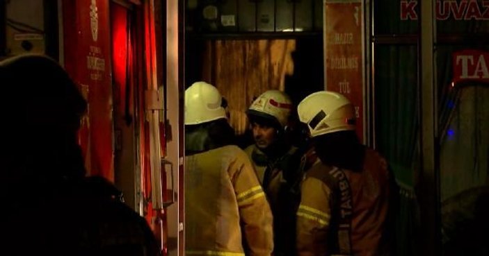 Gaziosmanpaşa'da çıkan yangında 12 kişi dumandan etkilendi -1