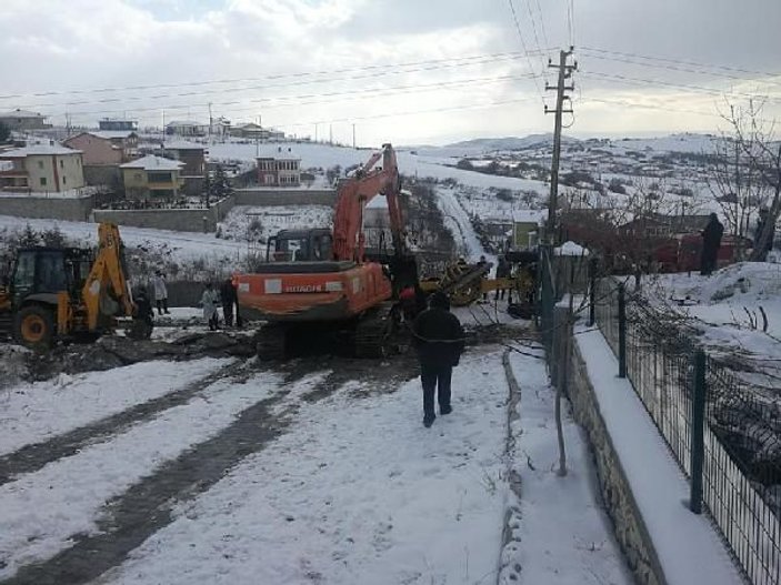 Karla mücadele çalışmasında greyder devrildi: Muhtar öldü, 2 operatör yaralı -3