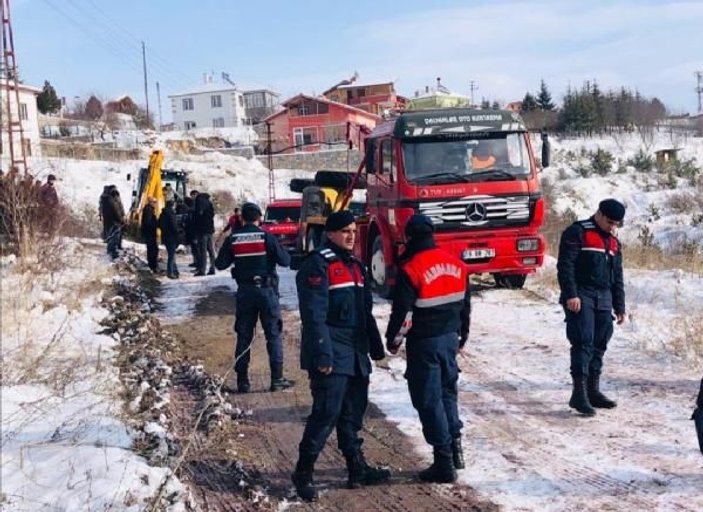 Karla mücadele çalışmasında greyder devrildi: Muhtar öldü, 2 operatör yaralı -2