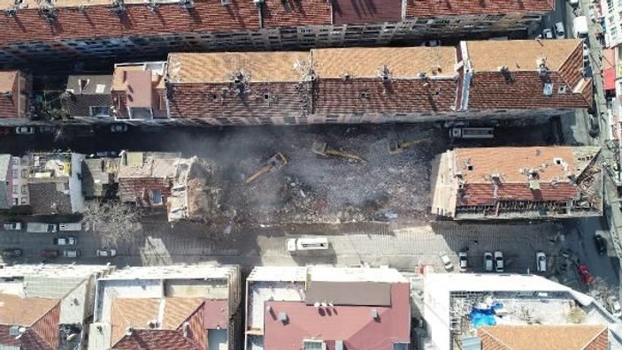 Bağcılar'da riskli binalar yıkılıyor