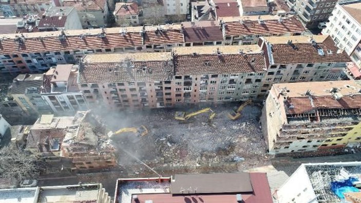 Bağcılar'da riskli binalar yıkılıyor