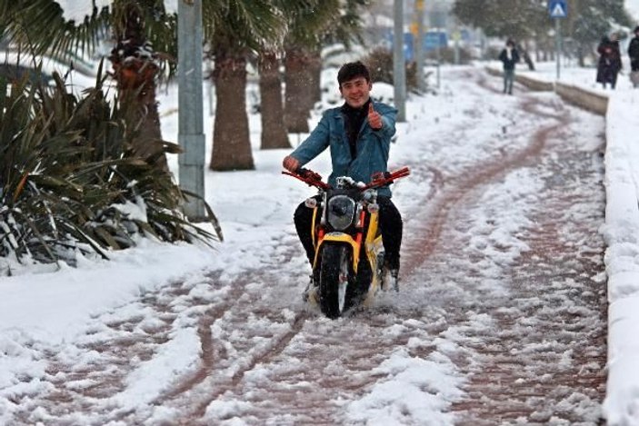 Karadeniz'de kar esareti; okullar tatil -1