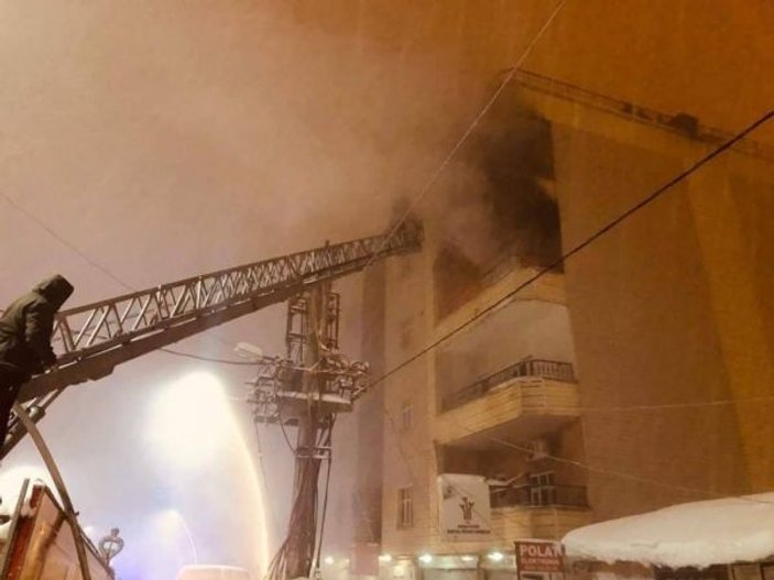 Şırnak’ta yangın: 13 kişi dumandan etkilendi