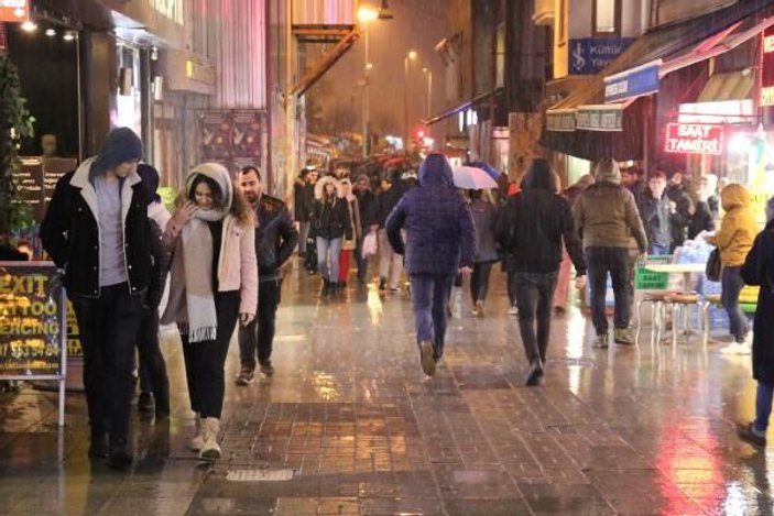 Sağanak yağış İstanbul'da etkili oldu -4