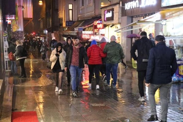 Sağanak yağış İstanbul'da etkili oldu -3