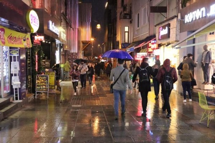 Sağanak yağış İstanbul'da etkili oldu -5