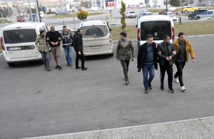 Karaman'da kendilerini polis olarak tanıtıp, hırsızlık yapan 4 kişi tutuklandı -2