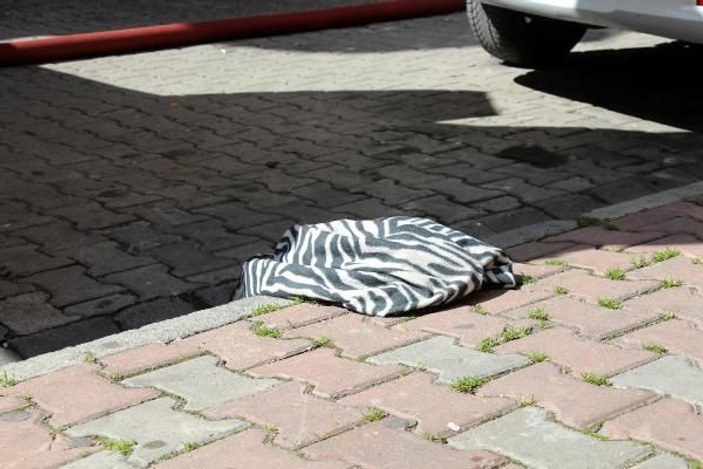 ek fotoğraflar//  Kağıthane'de can pazarı: Çatıdan açılan battaniyeye atladı -5