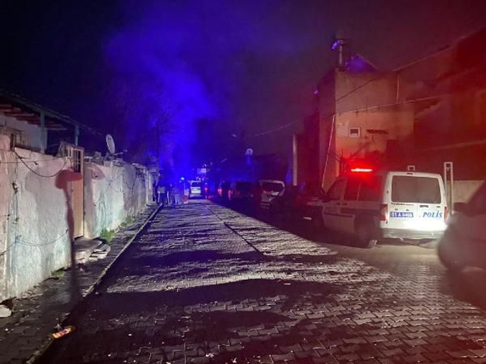 Adana'da ev yangını: 1 çocuk hayatını kaybetti