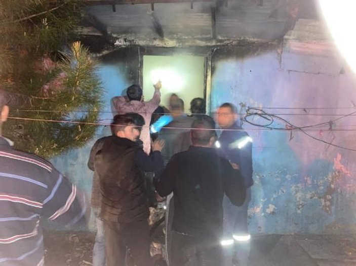 Adana'da ev yangını: 1 çocuk hayatını kaybetti