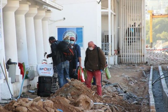 Yunan adasında mahsur kalan vatandaşlar Türkiye’de