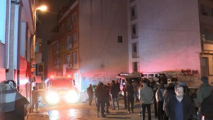 Beyoğlu'nda 5 katlı binada yangın